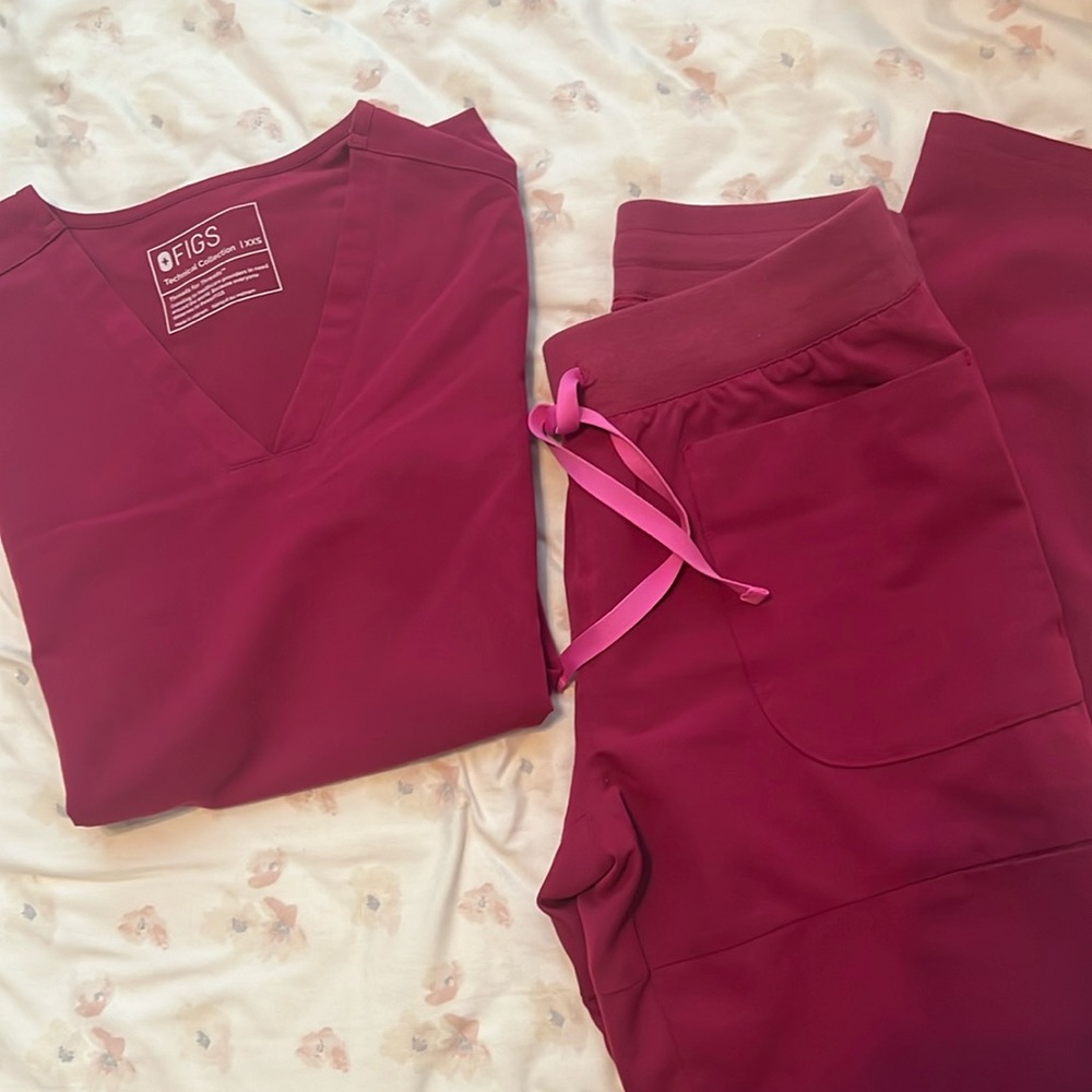 Women’s FIGS scrub set dark magenta
